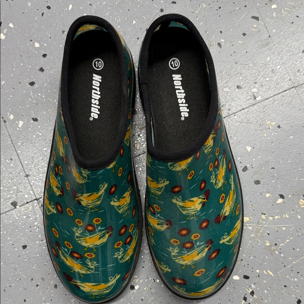 Nordside Green Garden Chicken Clogs - Picture 5 of 5